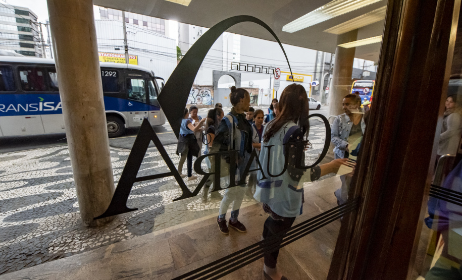 Musical Itan e Tal volta ao Guairinha no mês de maio pelo projeto Crianças no Teatro