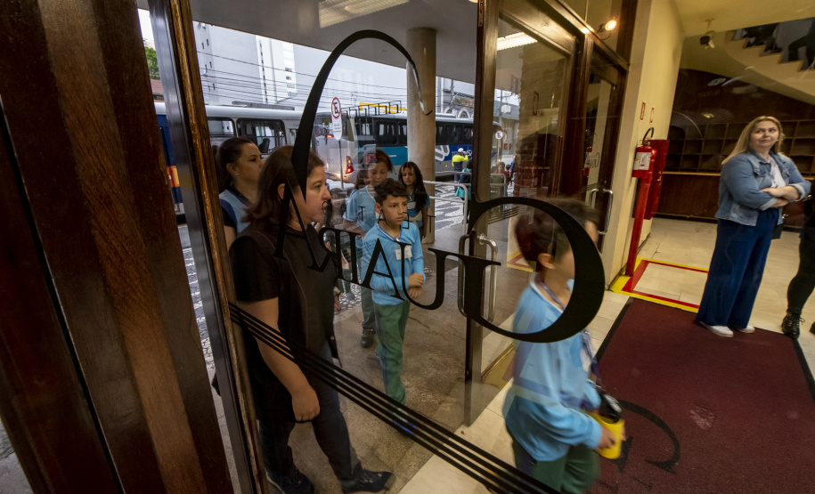 Musical Itan e Tal volta ao Guairinha no mês de maio pelo projeto Crianças no Teatro