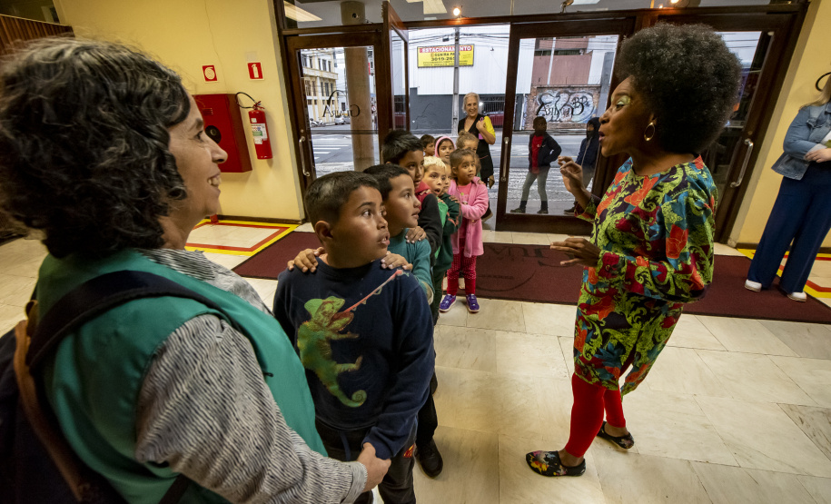 Musical Itan e Tal volta ao Guairinha no mês de maio pelo projeto Crianças no Teatro