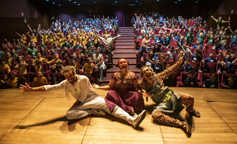 Musical Itan e Tal volta ao Guairinha no mês de maio pelo projeto Crianças no Teatro