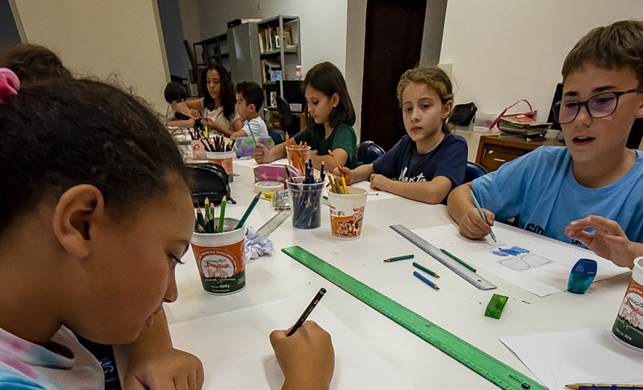Centro Juvenil de Artes Plásticas abre 4º Concurso Paranaense de Desenho, celebrando os 70 anos da instituição