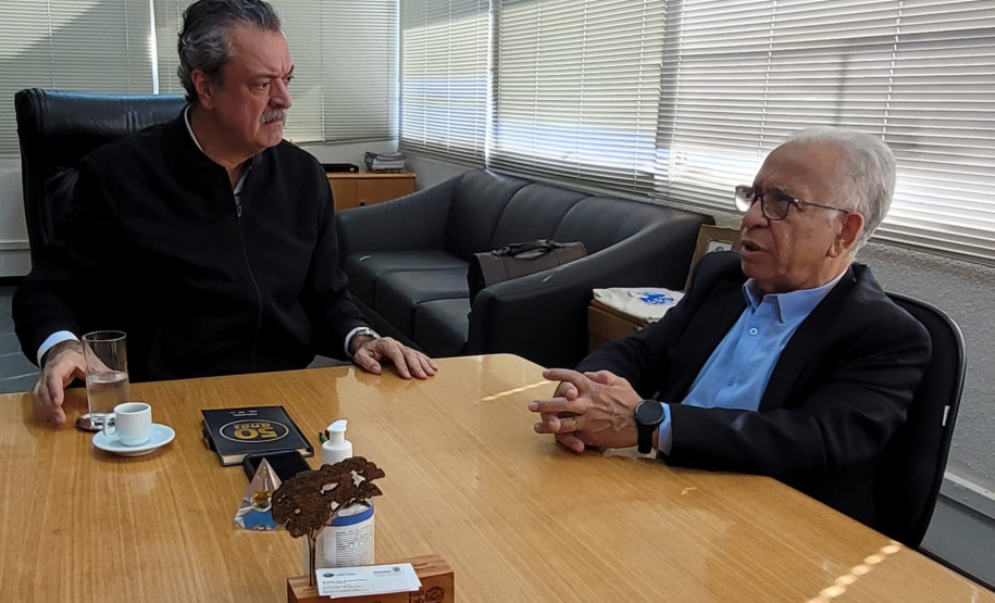 IAT e Adapar assinam Portaria conjunta para prevenção da influenza aviária no Paraná