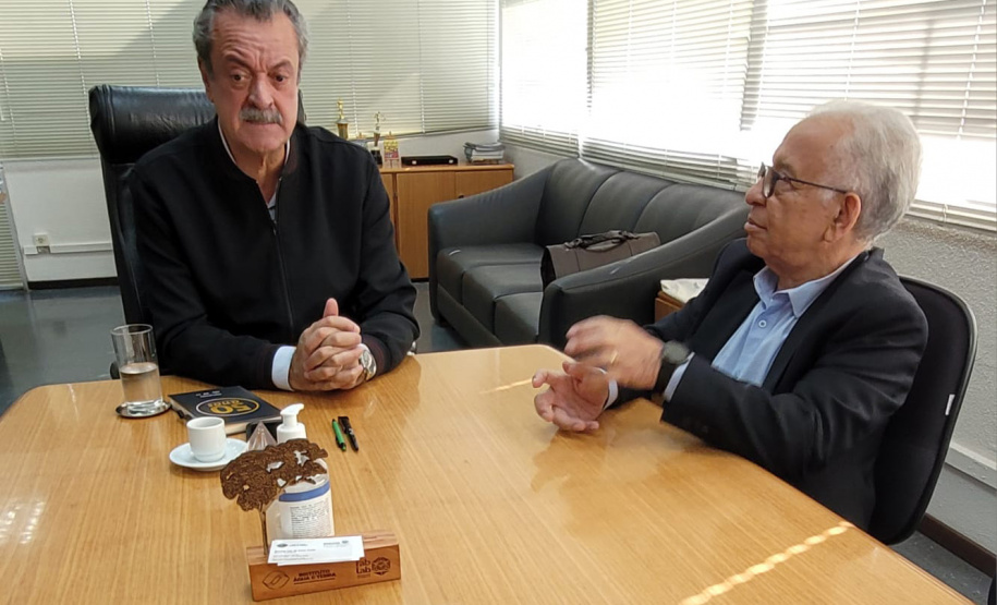 IAT e Adapar assinam Portaria conjunta para prevenção da influenza aviária no Paraná