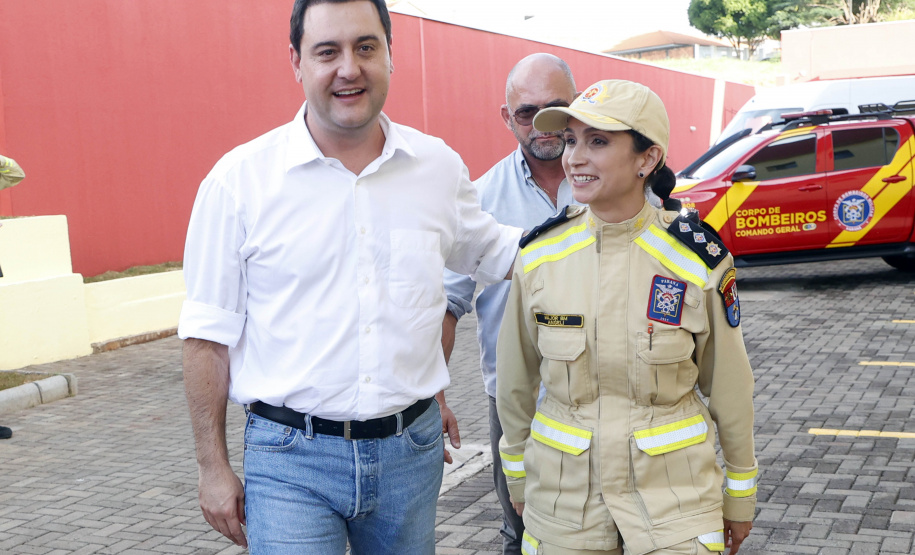 Com um investimento de R$ 8,5 milhões do Governo do Estado, foi inaugurada a nova sede do 1° Subgrupamento de Bombeiros Independente (SGBI) de Ivaiporã nesta quinta-feira (04), data que também marca o Dia Internacional do Bombeiro. O evento contou com a presença do governador Carlos Massa Ratinho Junior, que também anunciou a conclusão da nova Estação de Tratamento de Esgoto da Sanepar na cidade, além de uma série de novos investimentos que beneficiam toda a região do Vale do Ivaí.