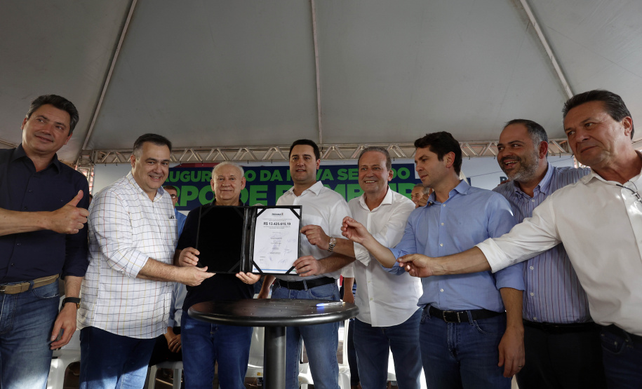 Com um investimento de R$ 8,5 milhões do Governo do Estado, foi inaugurada a nova sede do 1° Subgrupamento de Bombeiros Independente (SGBI) de Ivaiporã nesta quinta-feira (04), data que também marca o Dia Internacional do Bombeiro. O evento contou com a presença do governador Carlos Massa Ratinho Junior, que também anunciou a conclusão da nova Estação de Tratamento de Esgoto da Sanepar na cidade, além de uma série de novos investimentos que beneficiam toda a região do Vale do Ivaí.