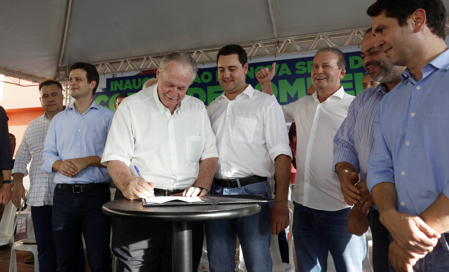 Com um investimento de R$ 8,5 milhões do Governo do Estado, foi inaugurada a nova sede do 1° Subgrupamento de Bombeiros Independente (SGBI) de Ivaiporã nesta quinta-feira (04), data que também marca o Dia Internacional do Bombeiro. O evento contou com a presença do governador Carlos Massa Ratinho Junior, que também anunciou a conclusão da nova Estação de Tratamento de Esgoto da Sanepar na cidade, além de uma série de novos investimentos que beneficiam toda a região do Vale do Ivaí.