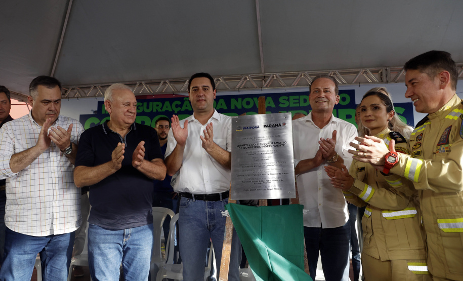 Com um investimento de R$ 8,5 milhões do Governo do Estado, foi inaugurada a nova sede do 1° Subgrupamento de Bombeiros Independente (SGBI) de Ivaiporã nesta quinta-feira (04), data que também marca o Dia Internacional do Bombeiro. O evento contou com a presença do governador Carlos Massa Ratinho Junior, que também anunciou a conclusão da nova Estação de Tratamento de Esgoto da Sanepar na cidade, além de uma série de novos investimentos que beneficiam toda a região do Vale do Ivaí.