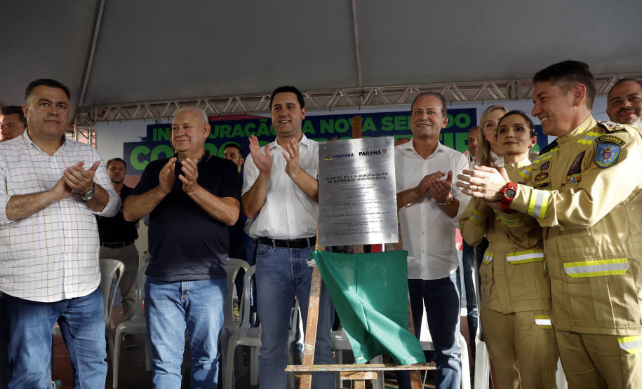 Com um investimento de R$ 8,5 milhões do Governo do Estado, foi inaugurada a nova sede do 1° Subgrupamento de Bombeiros Independente (SGBI) de Ivaiporã nesta quinta-feira (04), data que também marca o Dia Internacional do Bombeiro. O evento contou com a presença do governador Carlos Massa Ratinho Junior, que também anunciou a conclusão da nova Estação de Tratamento de Esgoto da Sanepar na cidade, além de uma série de novos investimentos que beneficiam toda a região do Vale do Ivaí.