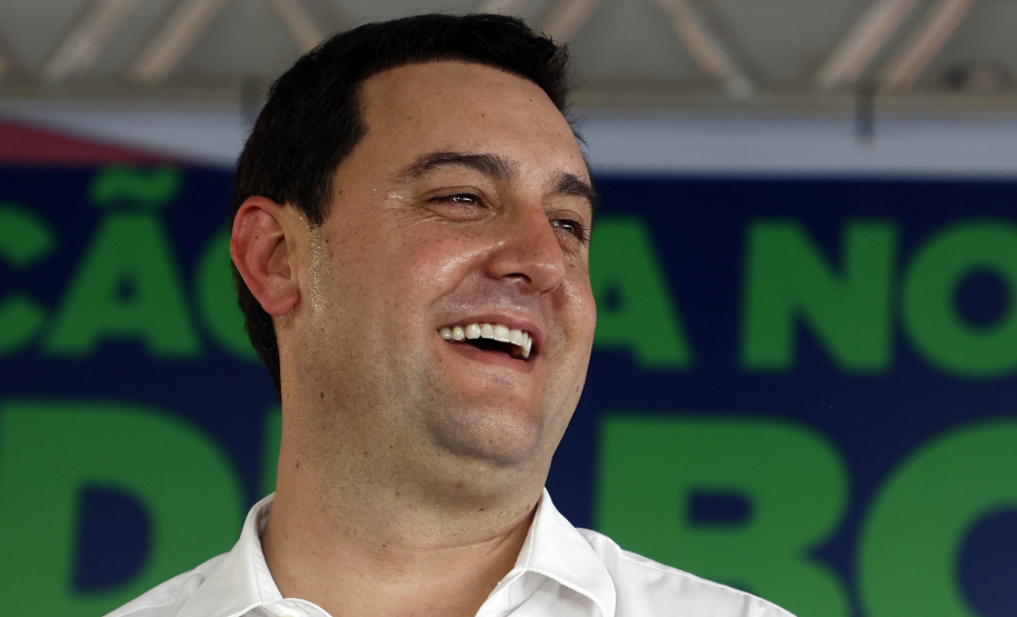 Com um investimento de R$ 8,5 milhões do Governo do Estado, foi inaugurada a nova sede do 1° Subgrupamento de Bombeiros Independente (SGBI) de Ivaiporã nesta quinta-feira (04), data que também marca o Dia Internacional do Bombeiro. O evento contou com a presença do governador Carlos Massa Ratinho Junior, que também anunciou a conclusão da nova Estação de Tratamento de Esgoto da Sanepar na cidade, além de uma série de novos investimentos que beneficiam toda a região do Vale do Ivaí.