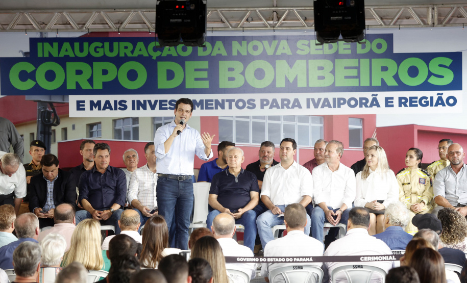 Com um investimento de R$ 8,5 milhões do Governo do Estado, foi inaugurada a nova sede do 1° Subgrupamento de Bombeiros Independente (SGBI) de Ivaiporã nesta quinta-feira (04), data que também marca o Dia Internacional do Bombeiro. O evento contou com a presença do governador Carlos Massa Ratinho Junior, que também anunciou a conclusão da nova Estação de Tratamento de Esgoto da Sanepar na cidade, além de uma série de novos investimentos que beneficiam toda a região do Vale do Ivaí.