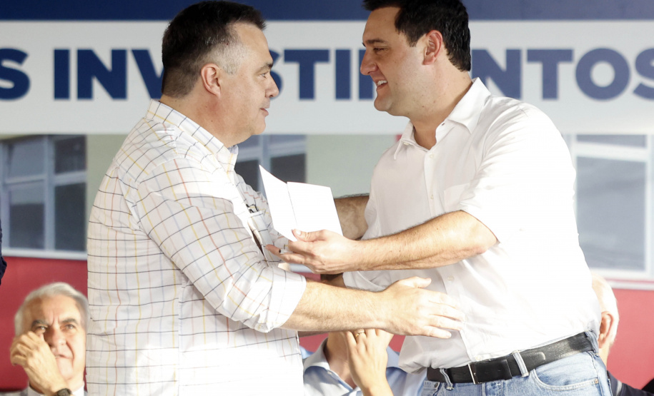 Com um investimento de R$ 8,5 milhões do Governo do Estado, foi inaugurada a nova sede do 1° Subgrupamento de Bombeiros Independente (SGBI) de Ivaiporã nesta quinta-feira (04), data que também marca o Dia Internacional do Bombeiro. O evento contou com a presença do governador Carlos Massa Ratinho Junior, que também anunciou a conclusão da nova Estação de Tratamento de Esgoto da Sanepar na cidade, além de uma série de novos investimentos que beneficiam toda a região do Vale do Ivaí.