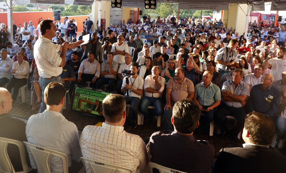 Com um investimento de R$ 8,5 milhões do Governo do Estado, foi inaugurada a nova sede do 1° Subgrupamento de Bombeiros Independente (SGBI) de Ivaiporã nesta quinta-feira (04), data que também marca o Dia Internacional do Bombeiro. O evento contou com a presença do governador Carlos Massa Ratinho Junior, que também anunciou a conclusão da nova Estação de Tratamento de Esgoto da Sanepar na cidade, além de uma série de novos investimentos que beneficiam toda a região do Vale do Ivaí.