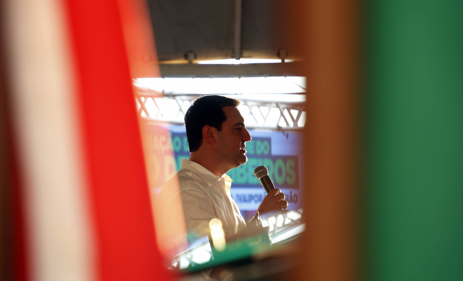 Com um investimento de R$ 8,5 milhões do Governo do Estado, foi inaugurada a nova sede do 1° Subgrupamento de Bombeiros Independente (SGBI) de Ivaiporã nesta quinta-feira (04), data que também marca o Dia Internacional do Bombeiro. O evento contou com a presença do governador Carlos Massa Ratinho Junior, que também anunciou a conclusão da nova Estação de Tratamento de Esgoto da Sanepar na cidade, além de uma série de novos investimentos que beneficiam toda a região do Vale do Ivaí.