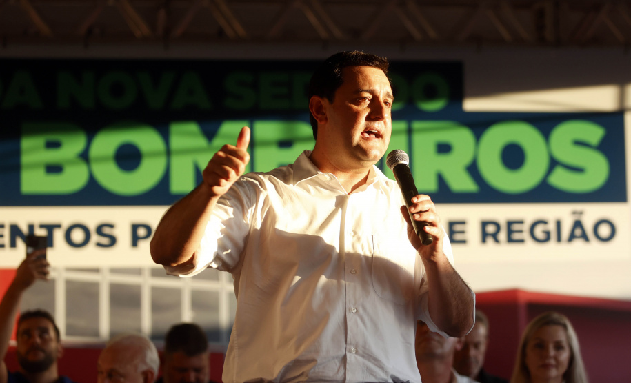 Com um investimento de R$ 8,5 milhões do Governo do Estado, foi inaugurada a nova sede do 1° Subgrupamento de Bombeiros Independente (SGBI) de Ivaiporã nesta quinta-feira (04), data que também marca o Dia Internacional do Bombeiro. O evento contou com a presença do governador Carlos Massa Ratinho Junior, que também anunciou a conclusão da nova Estação de Tratamento de Esgoto da Sanepar na cidade, além de uma série de novos investimentos que beneficiam toda a região do Vale do Ivaí.