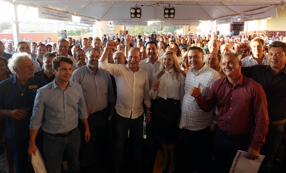 Com um investimento de R$ 8,5 milhões do Governo do Estado, foi inaugurada a nova sede do 1° Subgrupamento de Bombeiros Independente (SGBI) de Ivaiporã nesta quinta-feira (04), data que também marca o Dia Internacional do Bombeiro. O evento contou com a presença do governador Carlos Massa Ratinho Junior, que também anunciou a conclusão da nova Estação de Tratamento de Esgoto da Sanepar na cidade, além de uma série de novos investimentos que beneficiam toda a região do Vale do Ivaí.