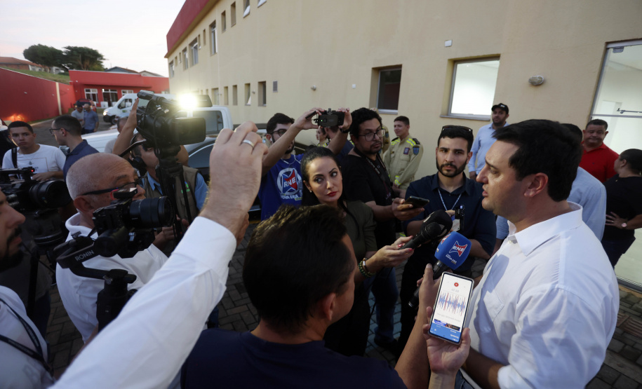 Com um investimento de R$ 8,5 milhões do Governo do Estado, foi inaugurada a nova sede do 1° Subgrupamento de Bombeiros Independente (SGBI) de Ivaiporã nesta quinta-feira (04), data que também marca o Dia Internacional do Bombeiro. O evento contou com a presença do governador Carlos Massa Ratinho Junior, que também anunciou a conclusão da nova Estação de Tratamento de Esgoto da Sanepar na cidade, além de uma série de novos investimentos que beneficiam toda a região do Vale do Ivaí.