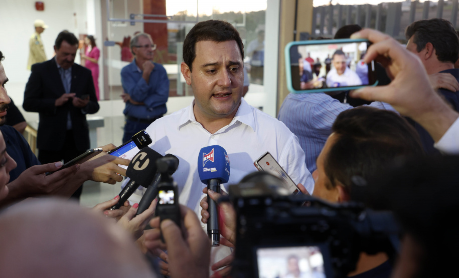 Com um investimento de R$ 8,5 milhões do Governo do Estado, foi inaugurada a nova sede do 1° Subgrupamento de Bombeiros Independente (SGBI) de Ivaiporã nesta quinta-feira (04), data que também marca o Dia Internacional do Bombeiro. O evento contou com a presença do governador Carlos Massa Ratinho Junior, que também anunciou a conclusão da nova Estação de Tratamento de Esgoto da Sanepar na cidade, além de uma série de novos investimentos que beneficiam toda a região do Vale do Ivaí.