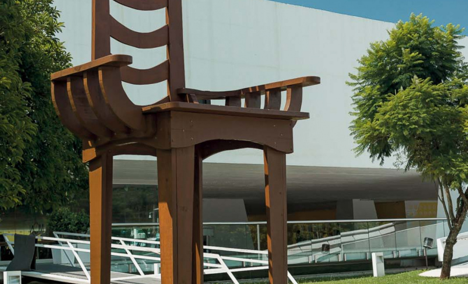 MON realiza restauro em obras de arte da área externa