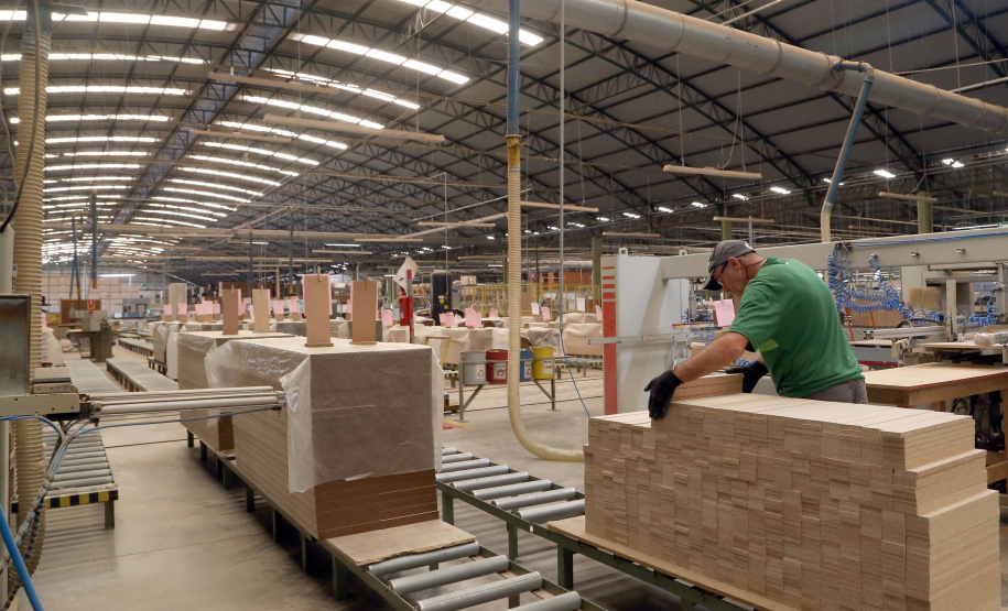 Paraná cria 54 mil novos empregos com carteira assinada nos quatro primeiros meses de 2023