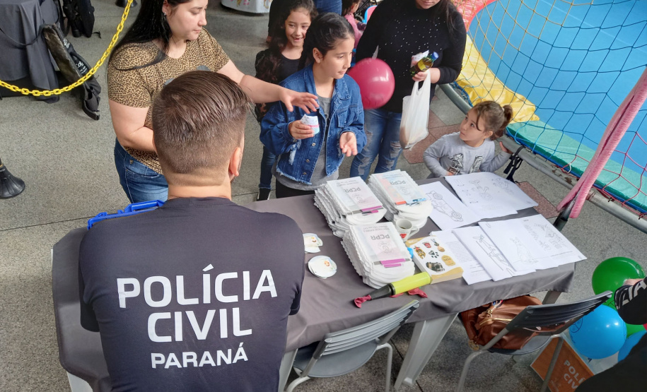 PCPR confecciona mais de 400 carteiras de identidade durante PCPR na Comunidade em Colombo