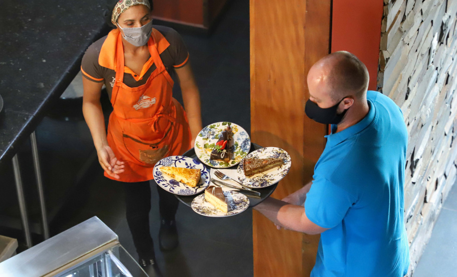 Setor de serviços cresce 11,1% no trimestre no Paraná, quase o dobro da média nacional