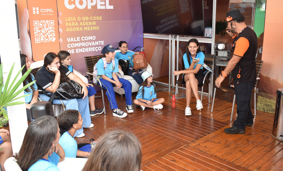 Copel orienta crianças e adolescentes na Expoingá sobre uso consciente da energia