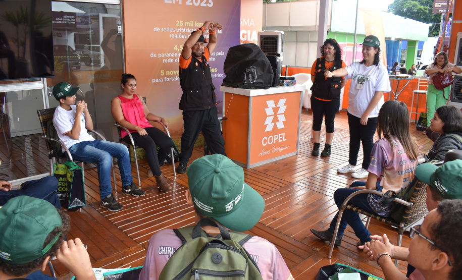 Copel orienta crianças e adolescentes na Expoingá sobre uso consciente da energia