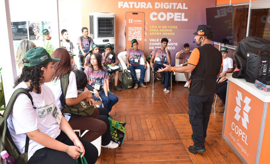 Copel orienta crianças e adolescentes na Expoingá sobre uso consciente da energia