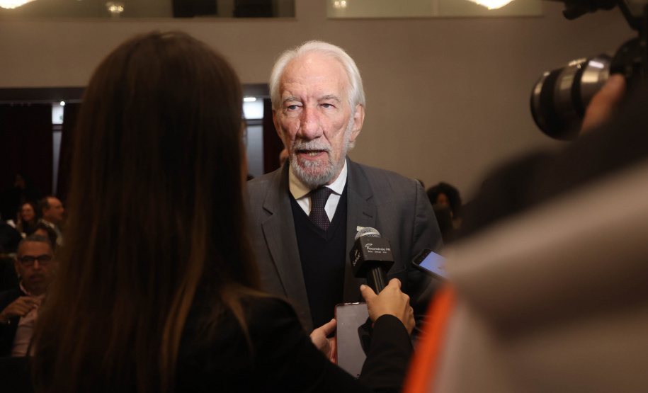 O governador em exercício Darci Piana  participa da premiação do III Ranking das 100 Maiores Sociedades Anônomas do Paraná.