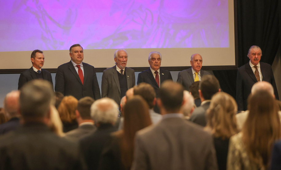 O governador em exercício Darci Piana  participa da premiação do III Ranking das 100 Maiores Sociedades Anônomas do Paraná.