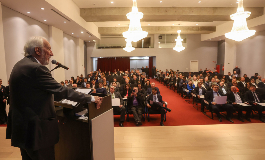 O governador em exercício Darci Piana  participa da premiação do III Ranking das 100 Maiores Sociedades Anônomas do Paraná.