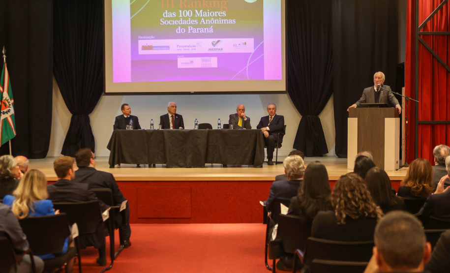 O governador em exercício Darci Piana  participa da premiação do III Ranking das 100 Maiores Sociedades Anônomas do Paraná.