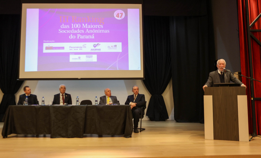 O governador em exercício Darci Piana  participa da premiação do III Ranking das 100 Maiores Sociedades Anônomas do Paraná.