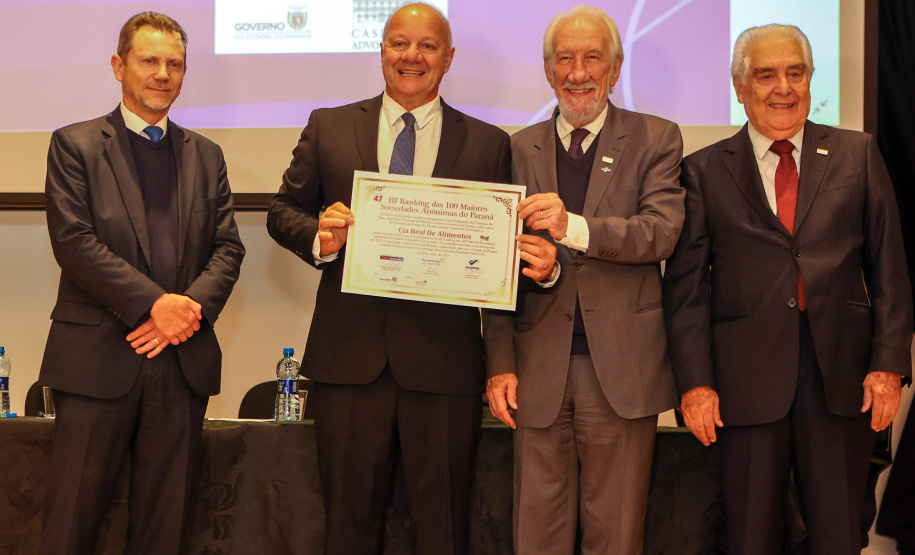 O governador em exercício Darci Piana  participa da premiação do III Ranking das 100 Maiores Sociedades Anônomas do Paraná.