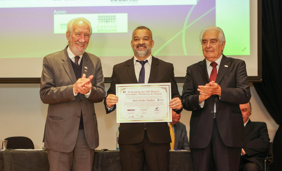 O governador em exercício Darci Piana  participa da premiação do III Ranking das 100 Maiores Sociedades Anônomas do Paraná.