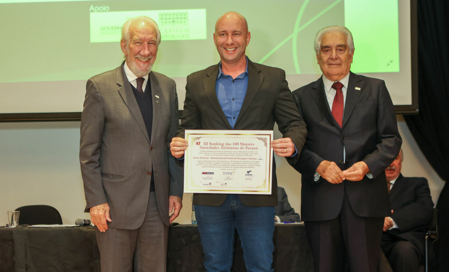 O governador em exercício Darci Piana  participa da premiação do III Ranking das 100 Maiores Sociedades Anônomas do Paraná.