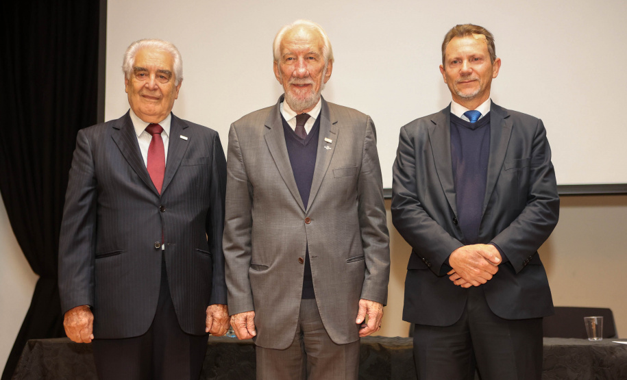 O governador em exercício Darci Piana  participa da premiação do III Ranking das 100 Maiores Sociedades Anônomas do Paraná.