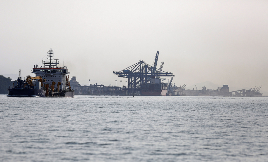 Portos do Paraná inicia nova fase da campanha de dragagem de manutenção