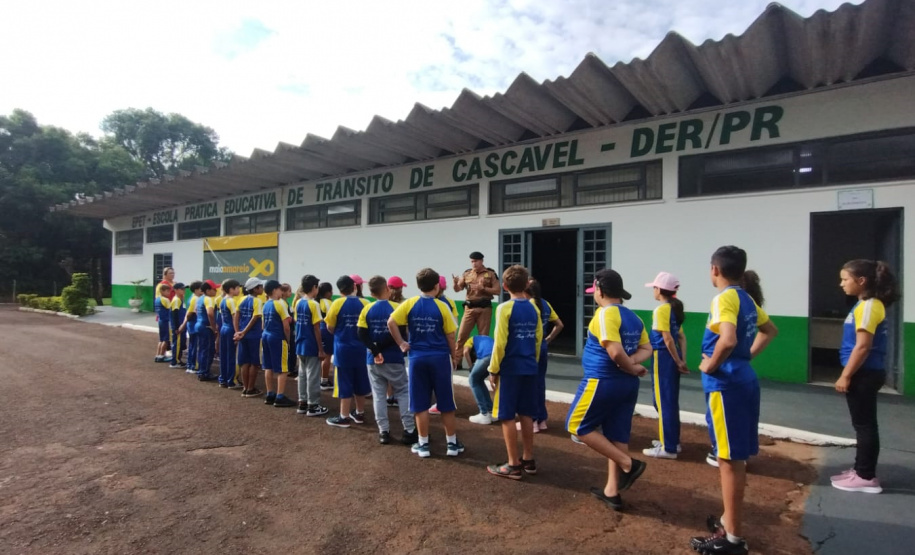 Escolas de Trânsito do DER-PR se reúnem em Cascavel para atividades do Maio Amarelo