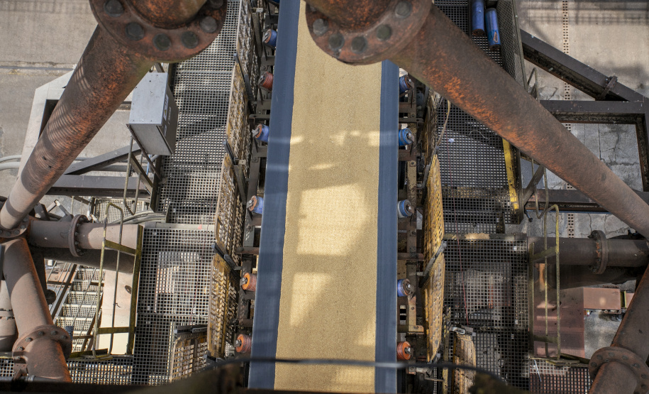 Portos do Paraná registram alta na movimentação geral de carga em abril