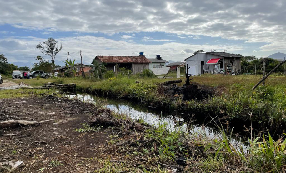 IAT colocou em prática um plano semanal de monitoramento e fiscalização de áreas urbanas e de proteção ambiental desmatadas irregularmente em Guaratuba, no Litoral.