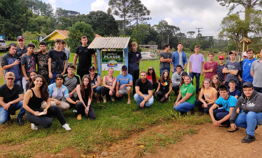 IDR-Paraná investe em projeto para manter o jovem no campo