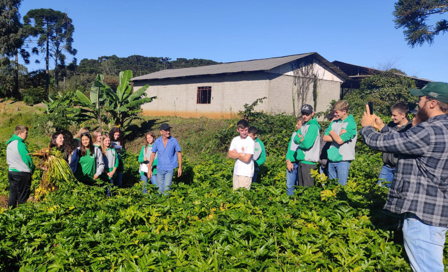 IDR-Paraná investe em projeto para manter o jovem no campo