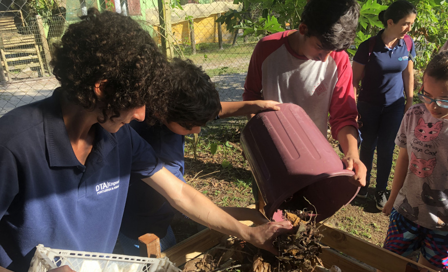 Portos do Paraná instala duas novas composteiras em escolas da Ilha do Mel