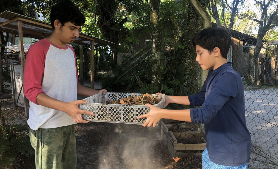 Portos do Paraná instala duas novas composteiras em escolas da Ilha do Mel