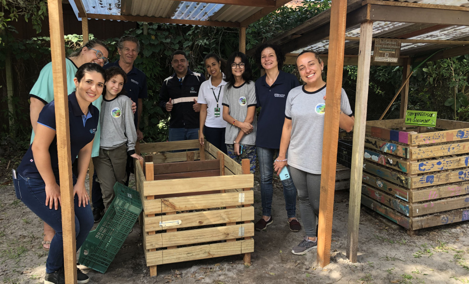 Portos do Paraná instala duas novas composteiras em escolas da Ilha do Mel