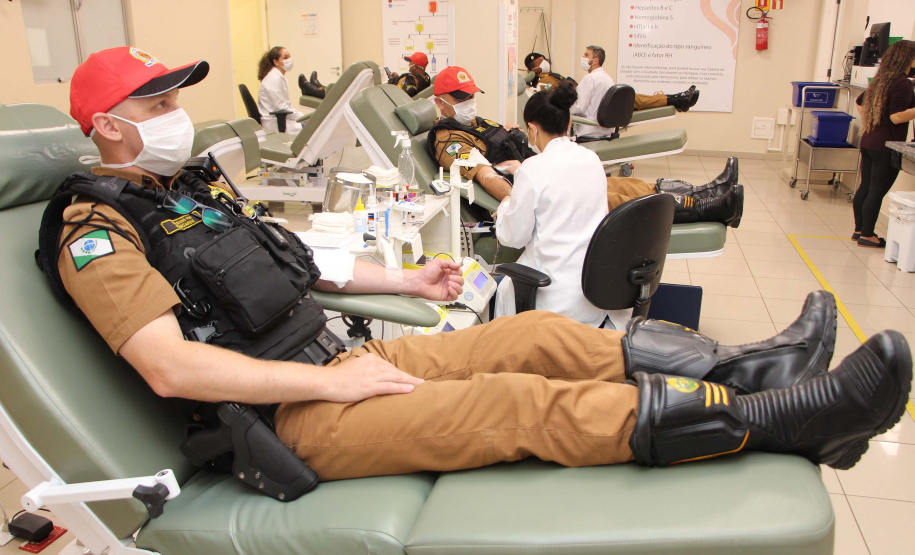 Maio Amarelo: policiais militares doam sangue para conscientização da população sobre acidentes no trânsito
