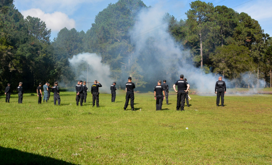 Policiais penais são capacitados para atuar como instrutores de técnicas não letais