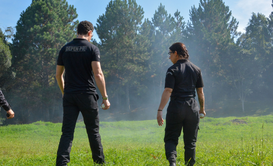 Policiais penais são capacitados para atuar como instrutores de técnicas não letais