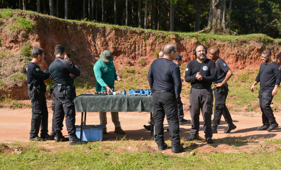 Policiais penais são capacitados para atuar como instrutores de técnicas não letais